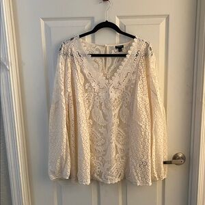 Torrid Cream Lace Blouse, Size 1, The color is Light Cream